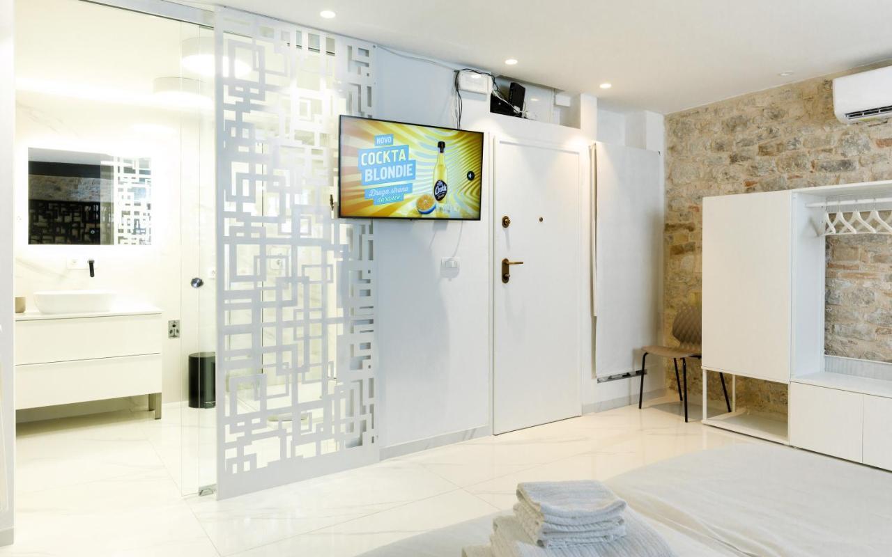 Palace Luxury Room สปลิท ภายนอก รูปภาพ