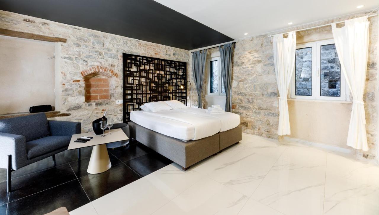 Palace Luxury Room สปลิท ภายนอก รูปภาพ